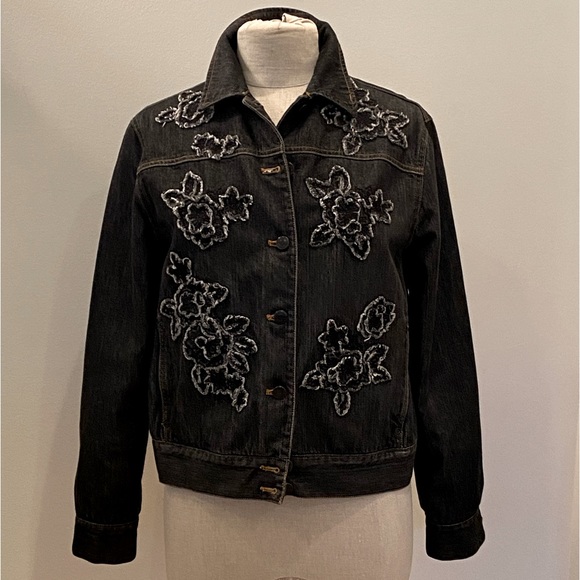Jones New York Black Wash Denim Jean Jacket with Denim Flower Appliqué’s/Size M - Picture 1 of 14